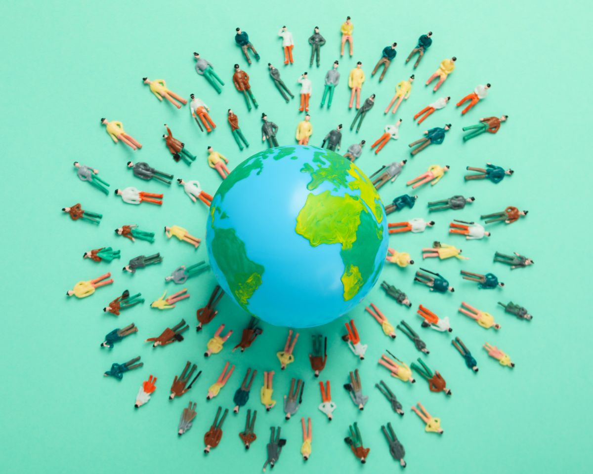 Obsługa cudzoziemców: dokumenty, zezwolenia – co warto wiedzieć?